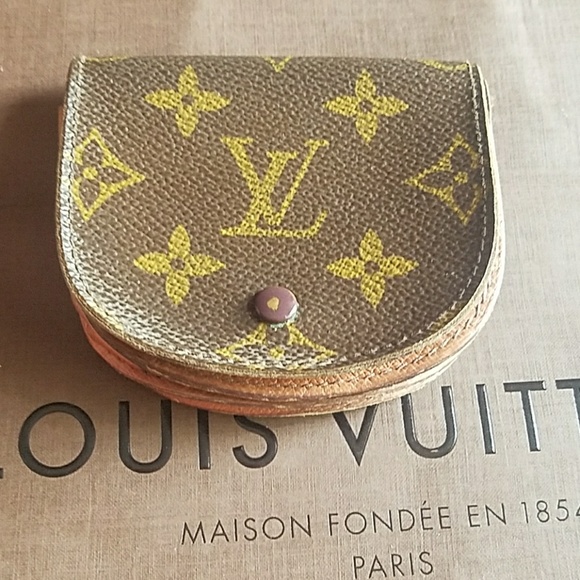 Louis Vuitton Accessories - Authentic Louis Vuitton coin case bag